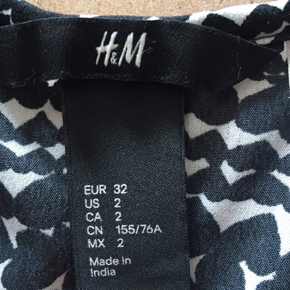 H&M 1/4 sleeve B&W Dress - Picture 3 of 4